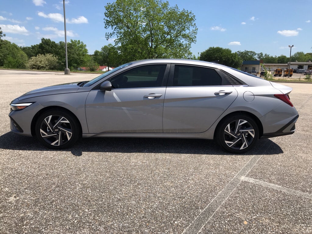 2025 Hyundai Elantra Hybrid Limited