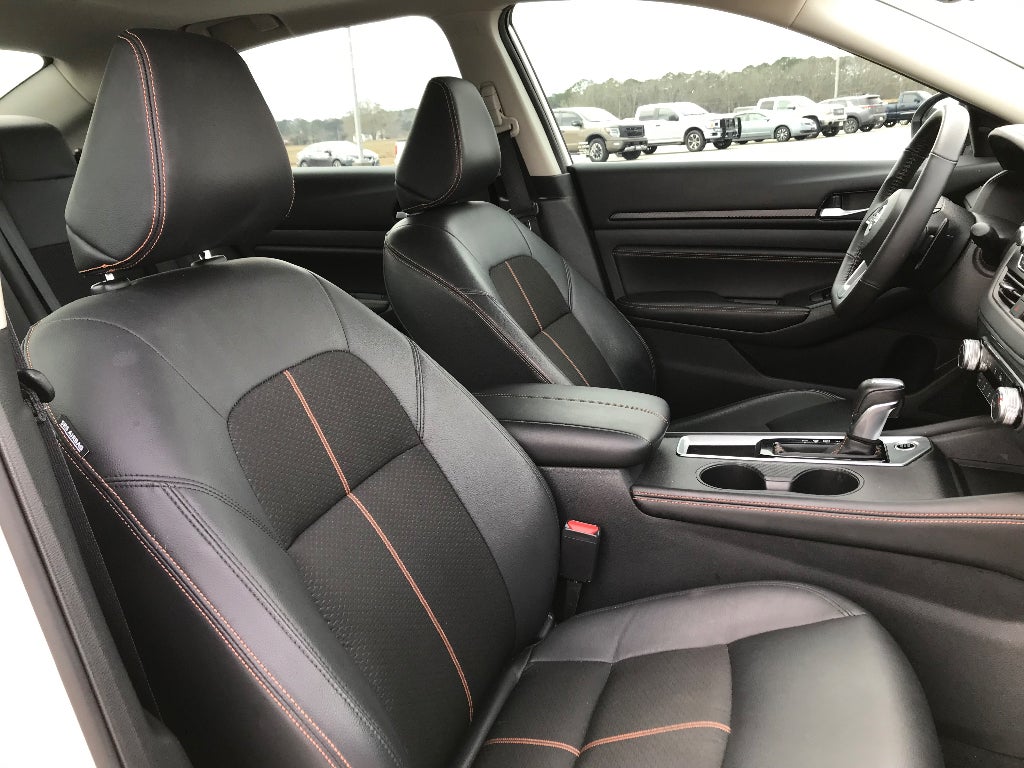 2022 Nissan Altima SR