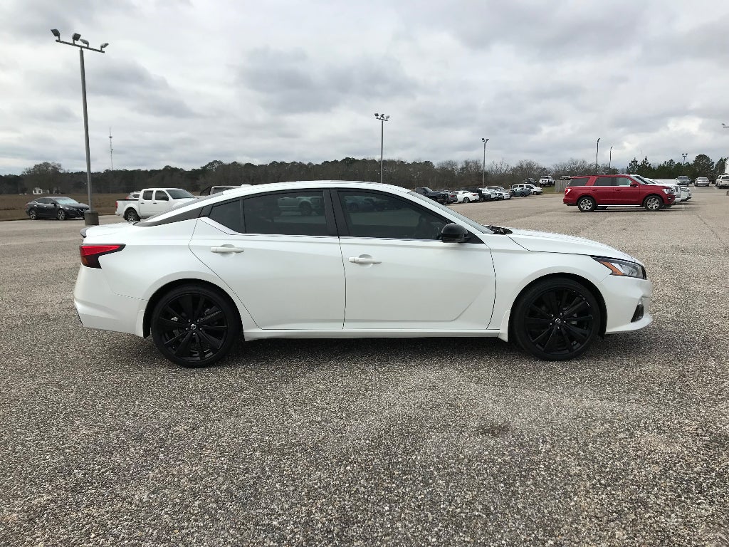 2022 Nissan Altima SR
