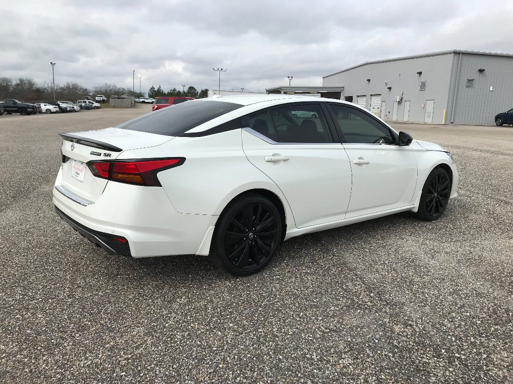 2022 Nissan Altima SR