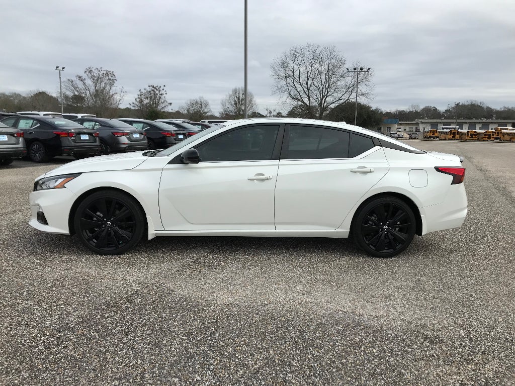 2022 Nissan Altima SR