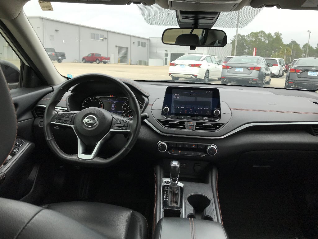 2022 Nissan Altima SR