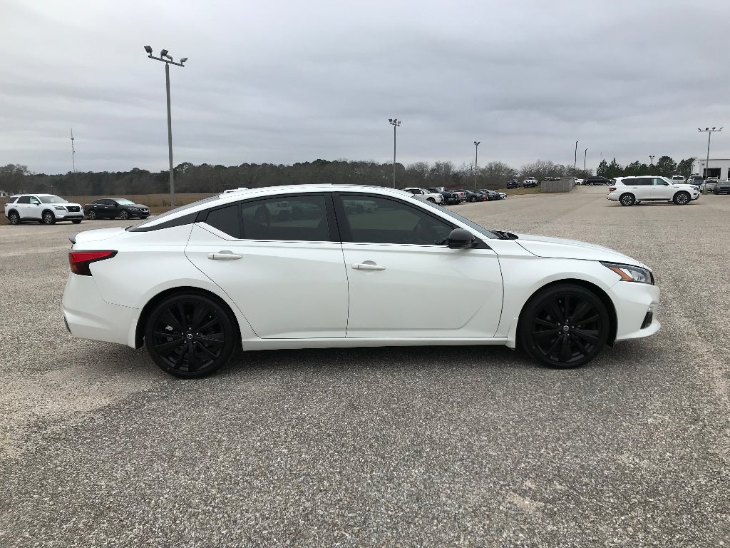 2022 Nissan Altima SR