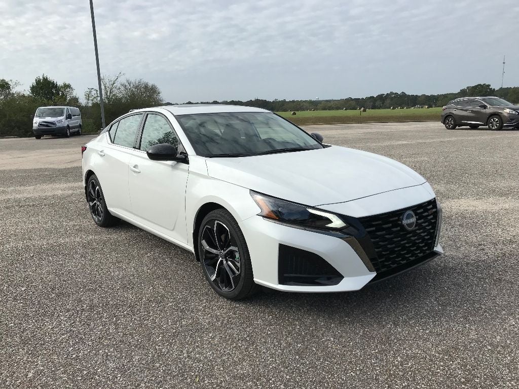 2025 Nissan Altima SR