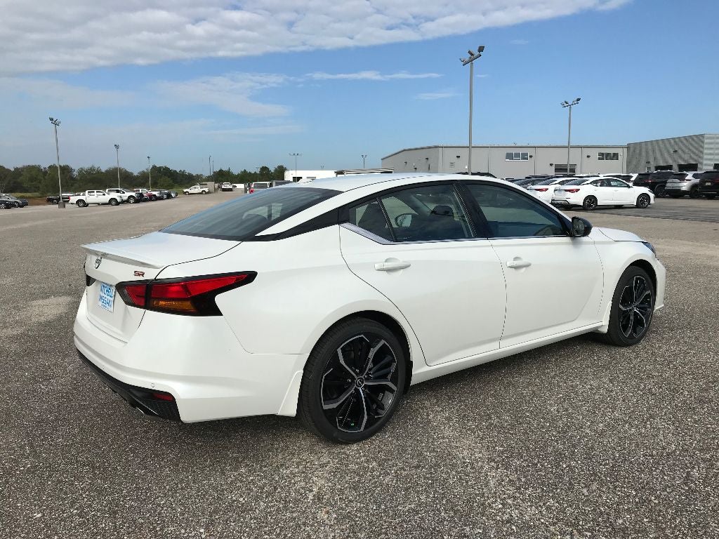 2025 Nissan Altima SR