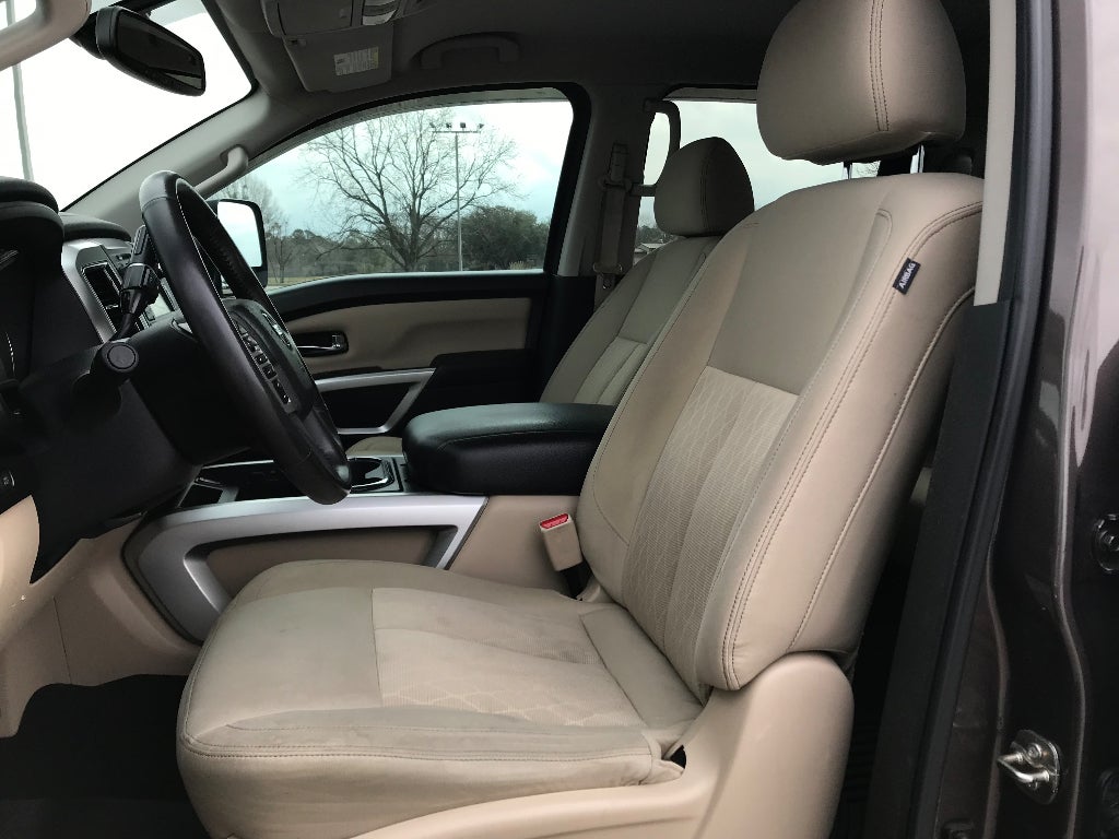 2017 Nissan Titan Crew Cab SV