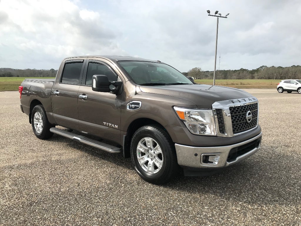 2017 Nissan Titan Crew Cab SV