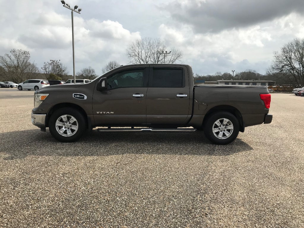 2017 Nissan Titan Crew Cab SV