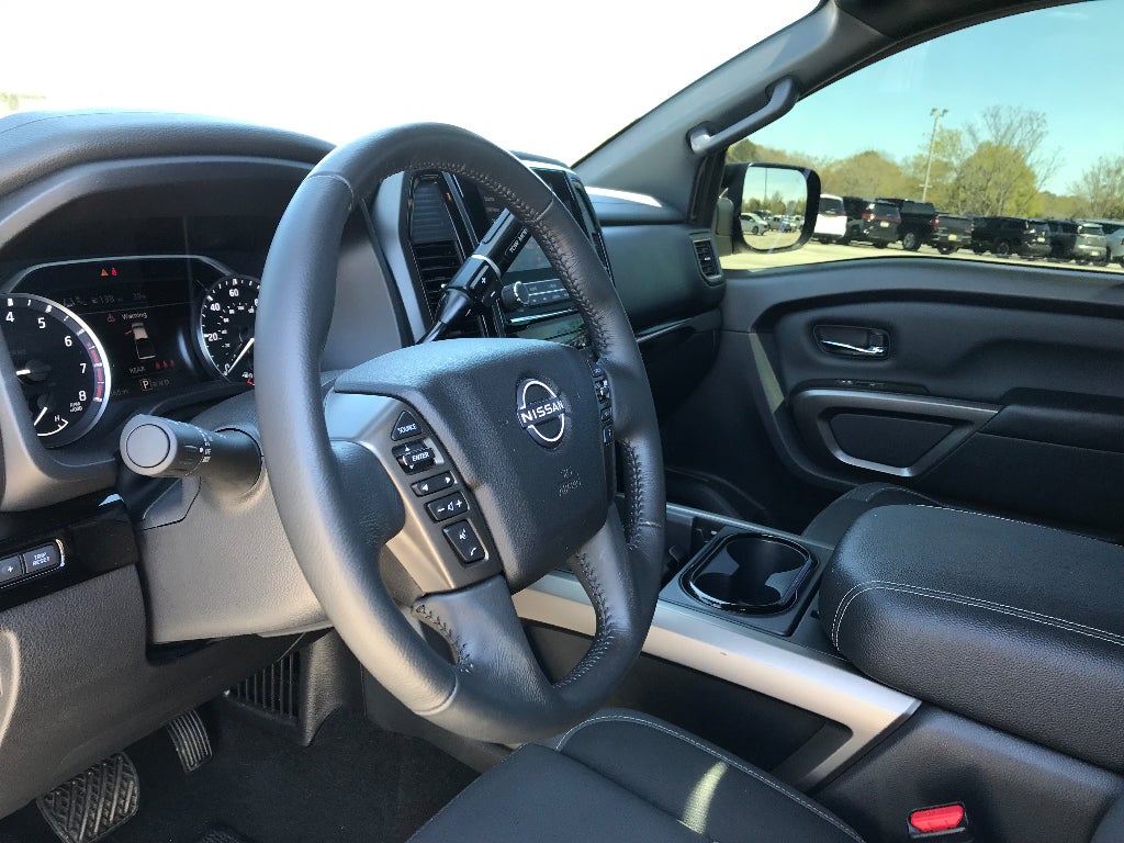 2024 Nissan Titan Crew Cab SV