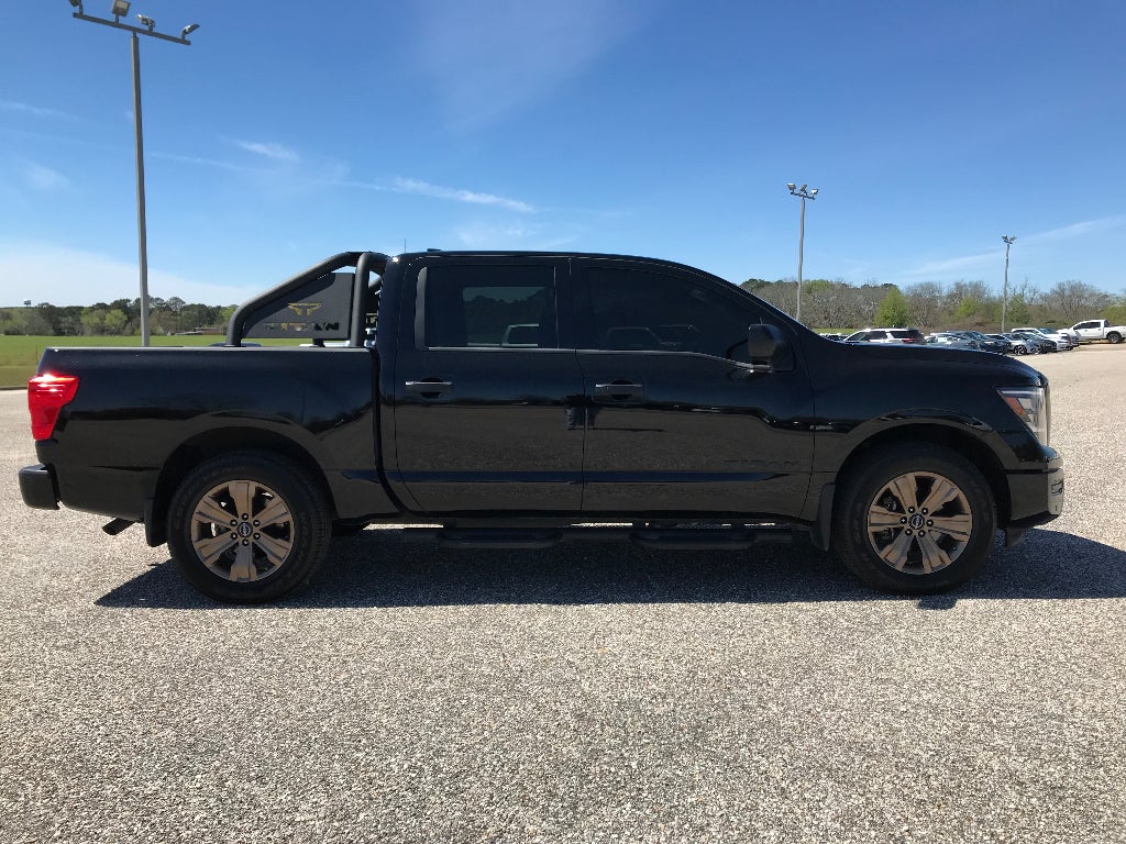 2024 Nissan Titan Crew Cab SV