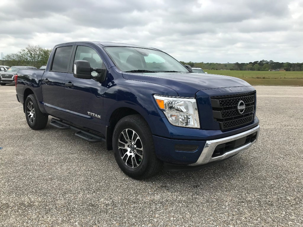 2024 Nissan Titan Crew Cab SV