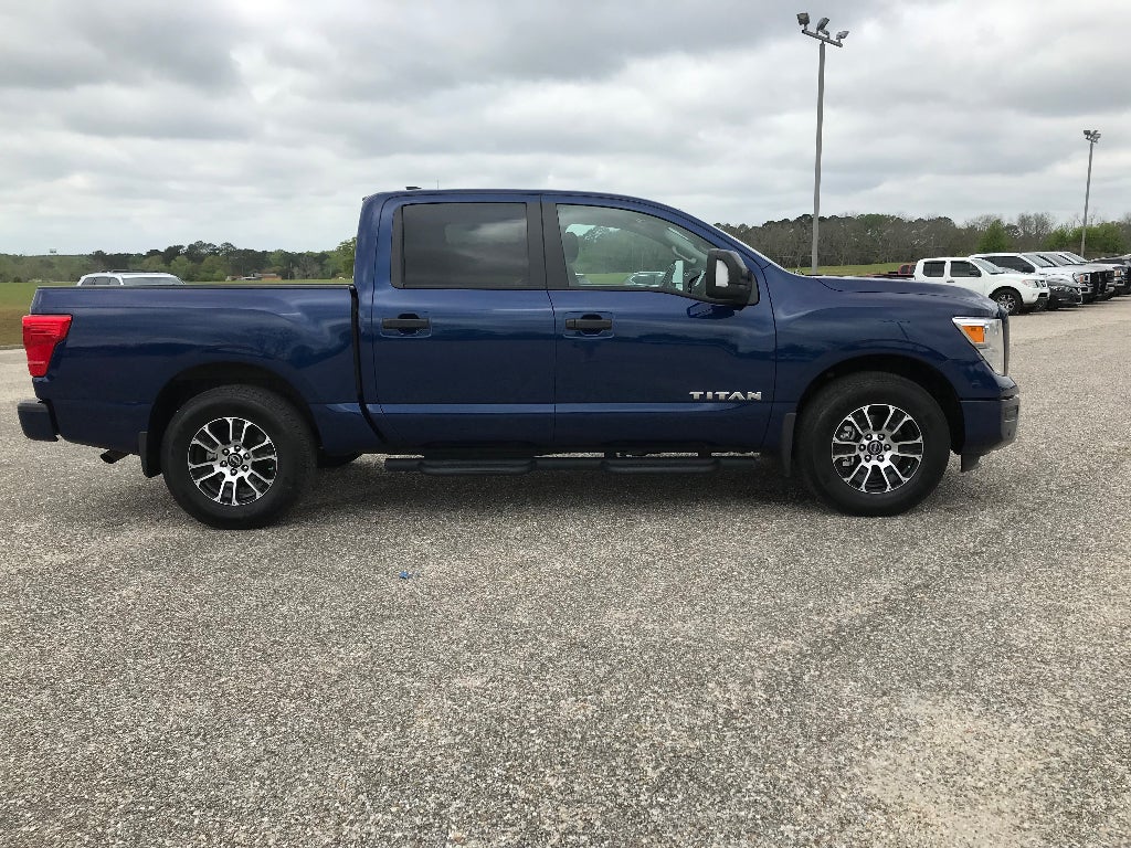 2024 Nissan Titan Crew Cab SV