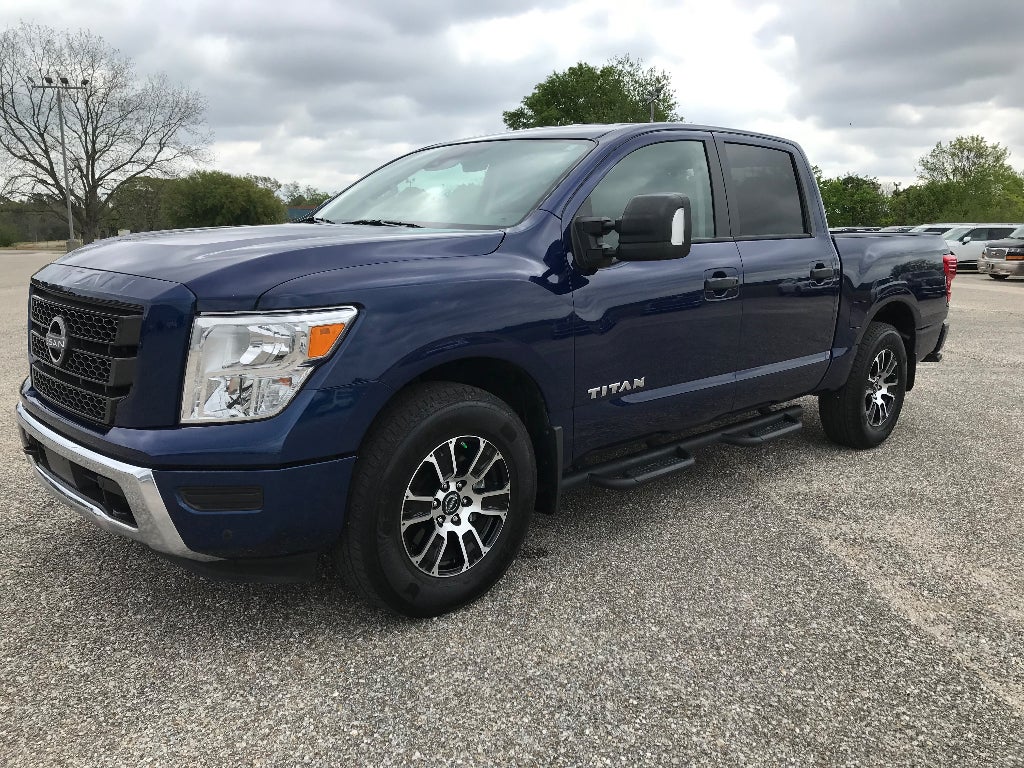 2024 Nissan Titan Crew Cab SV