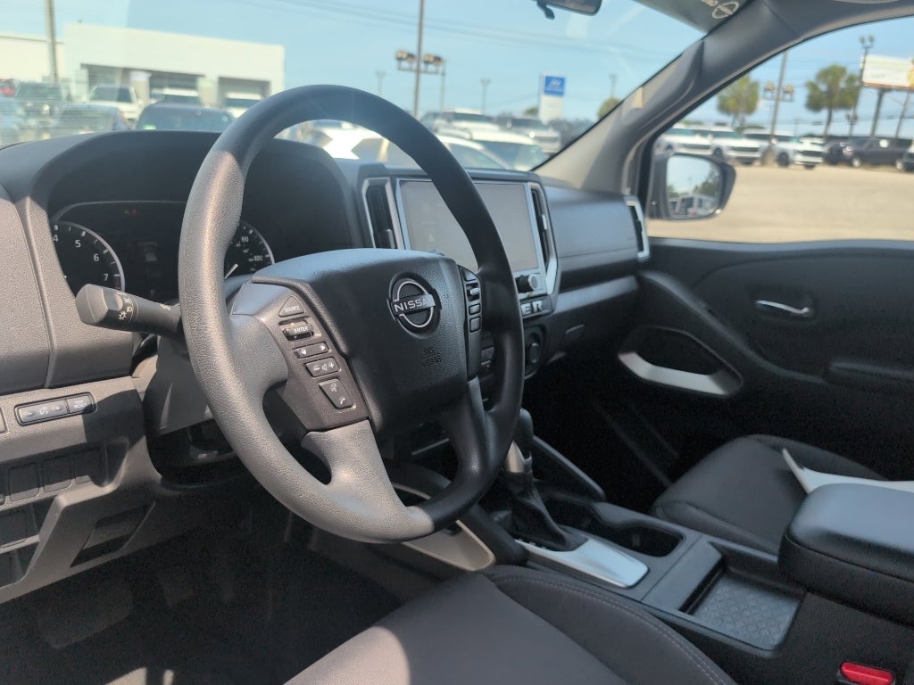 2025 Nissan Frontier Crew Cab SV