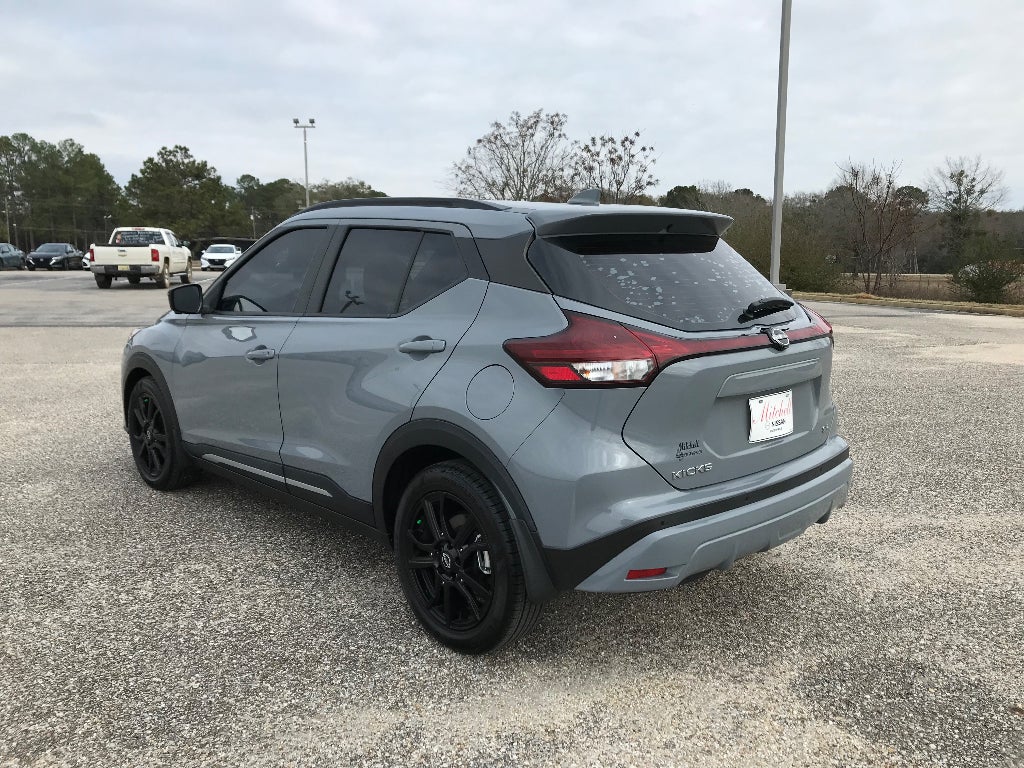 2022 Nissan Kicks SR