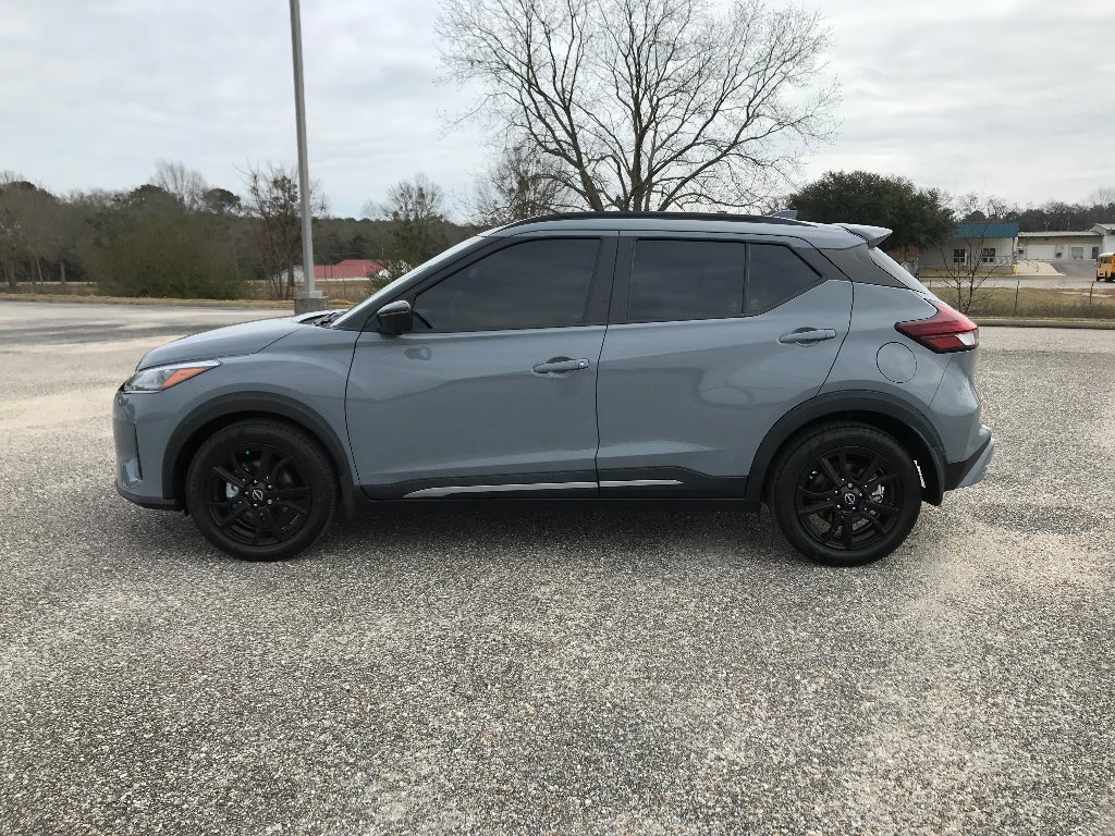 2022 Nissan Kicks SR