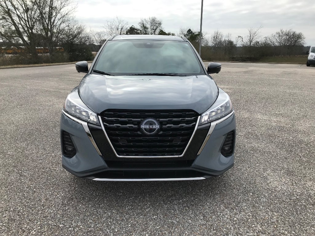 2022 Nissan Kicks SR