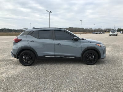 2022 Nissan Kicks SR