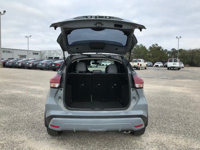 2022 Nissan Kicks SR