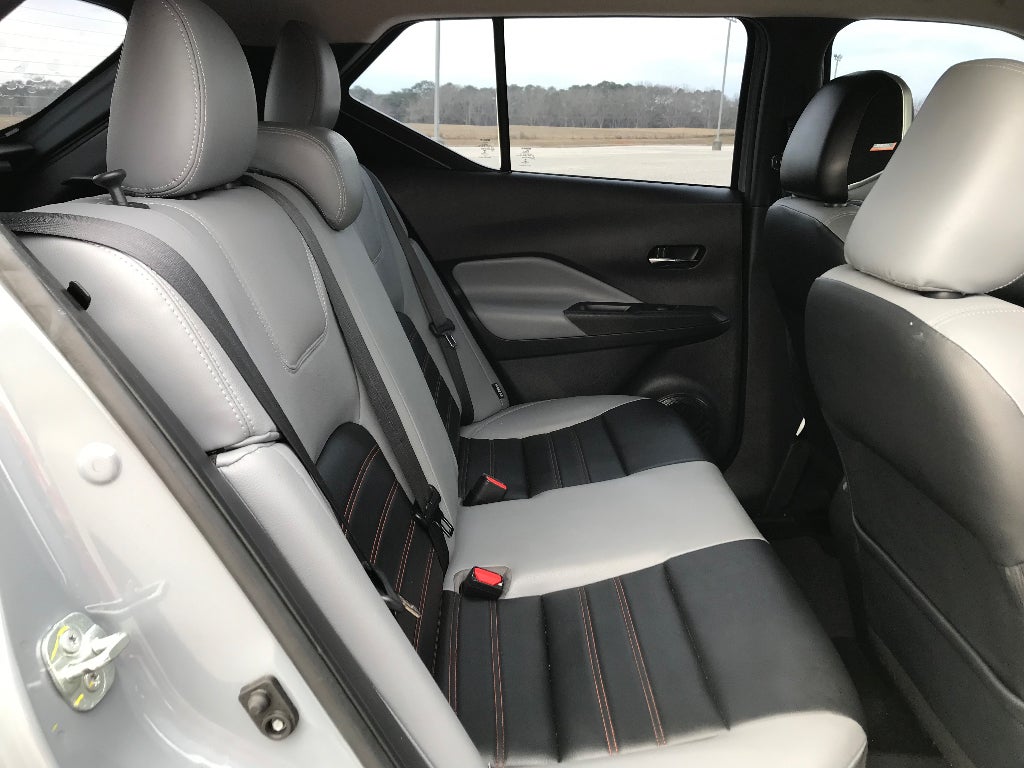 2022 Nissan Kicks SR