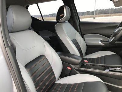 2022 Nissan Kicks SR