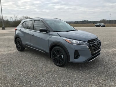 2022 Nissan Kicks SR