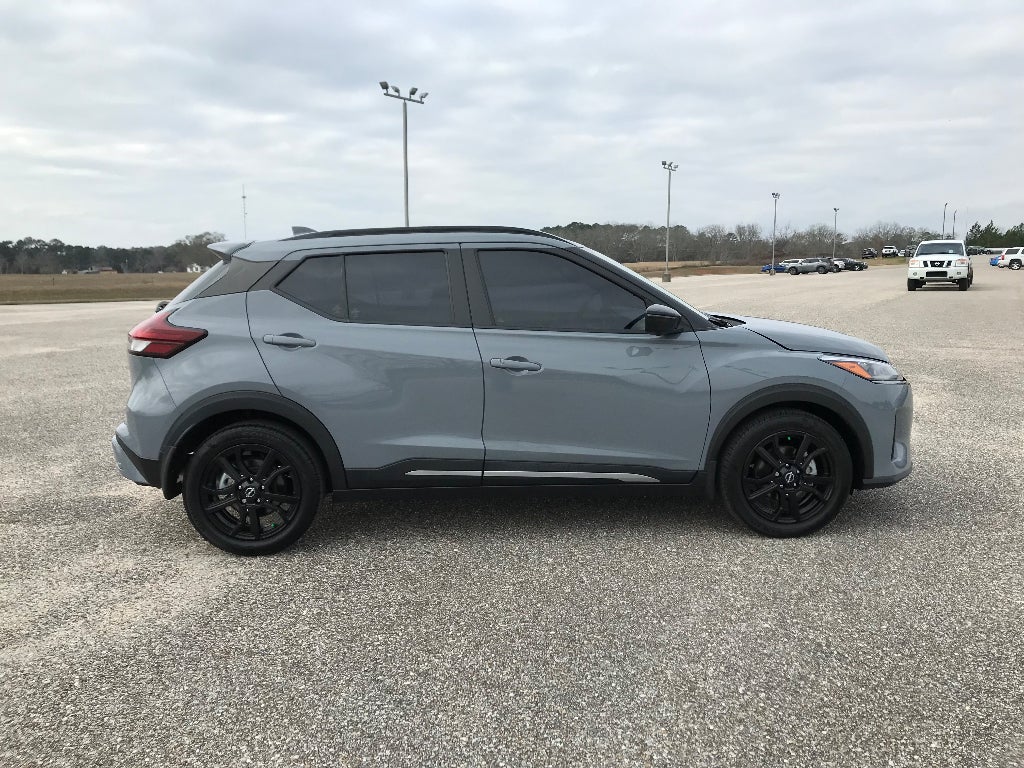 2022 Nissan Kicks SR