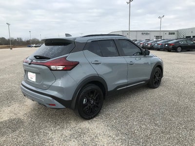 2022 Nissan Kicks SR