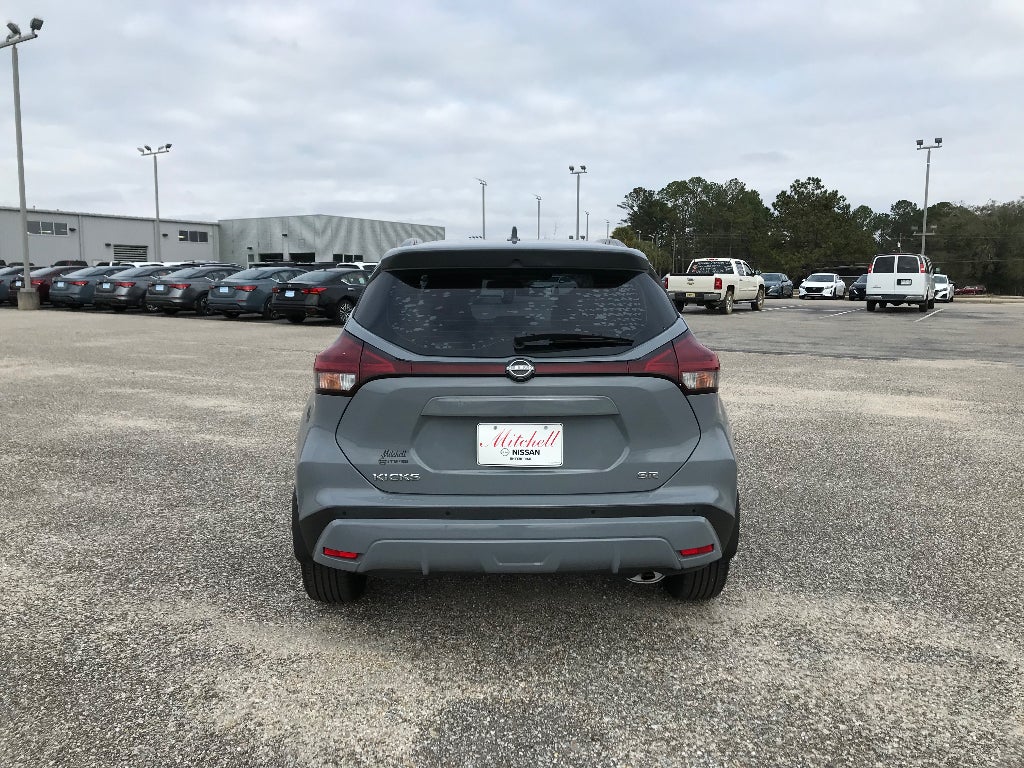 2022 Nissan Kicks SR