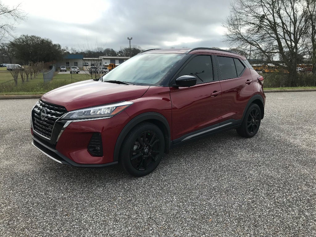 2023 Nissan Kicks SR