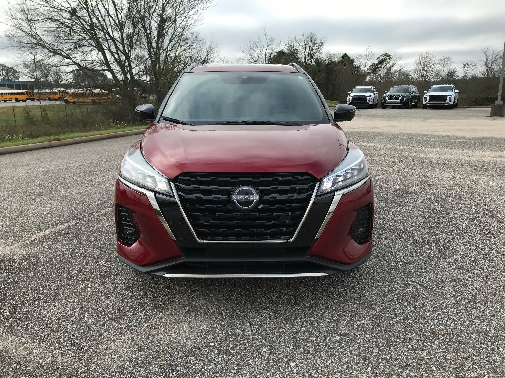 2023 Nissan Kicks SR