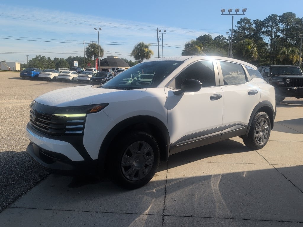 2025 Nissan Kicks S
