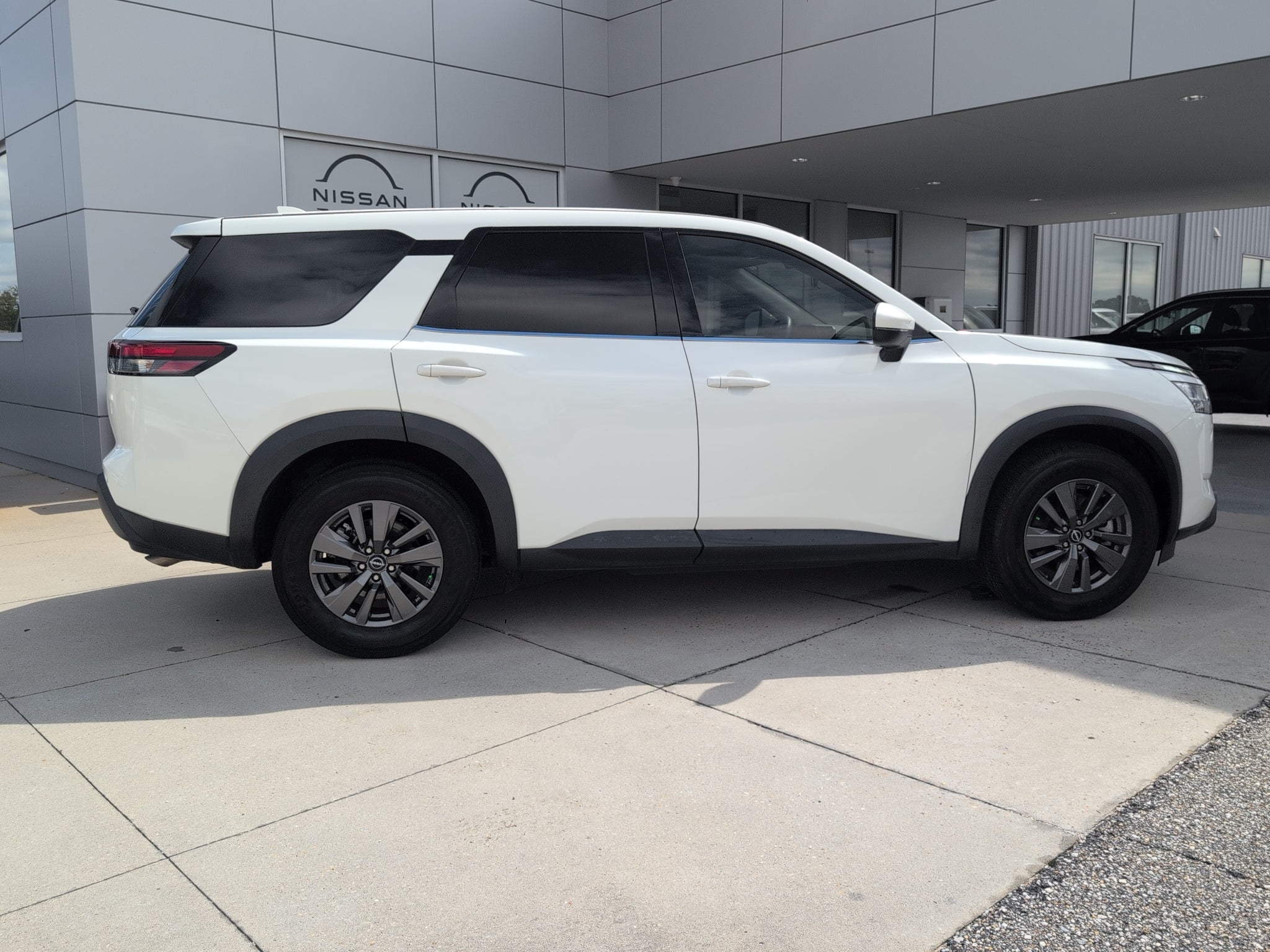2022 Nissan Pathfinder S
