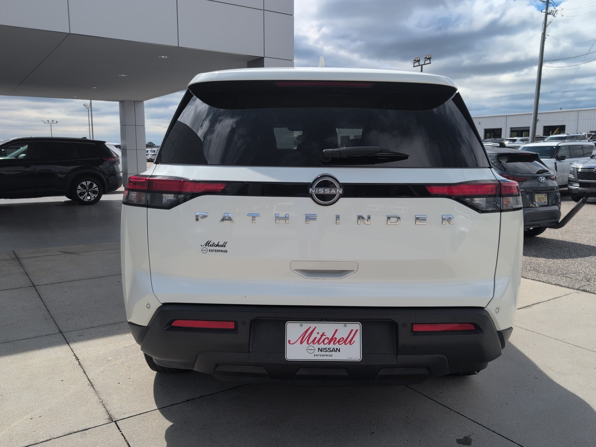 2022 Nissan Pathfinder S