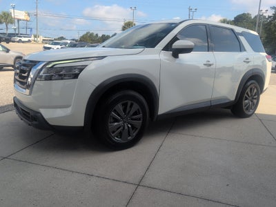 2022 Nissan Pathfinder S