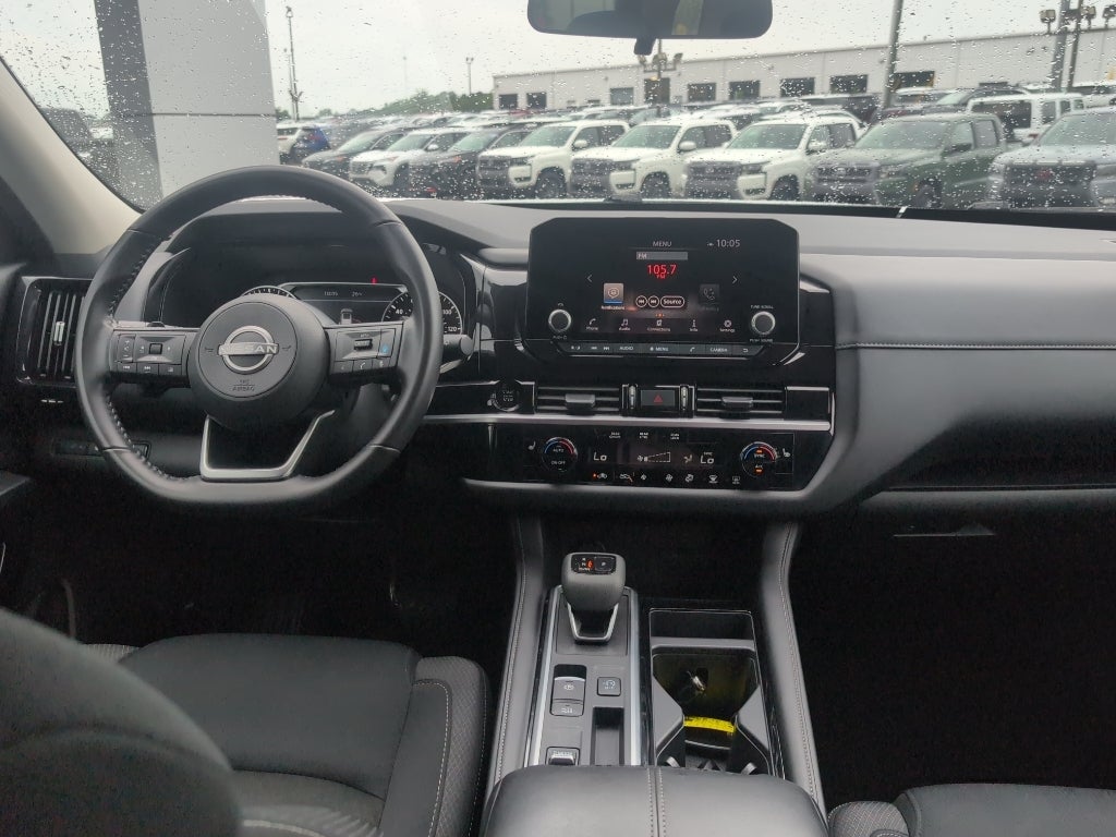 2025 Nissan Pathfinder SV