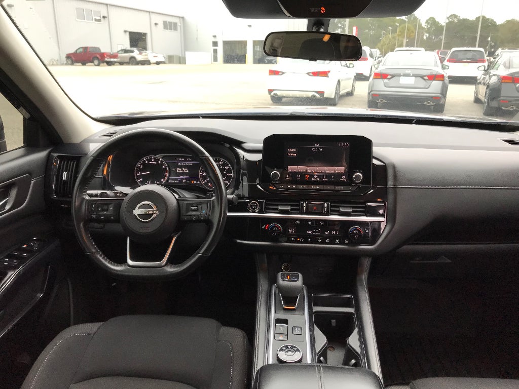 2022 Nissan Pathfinder SV