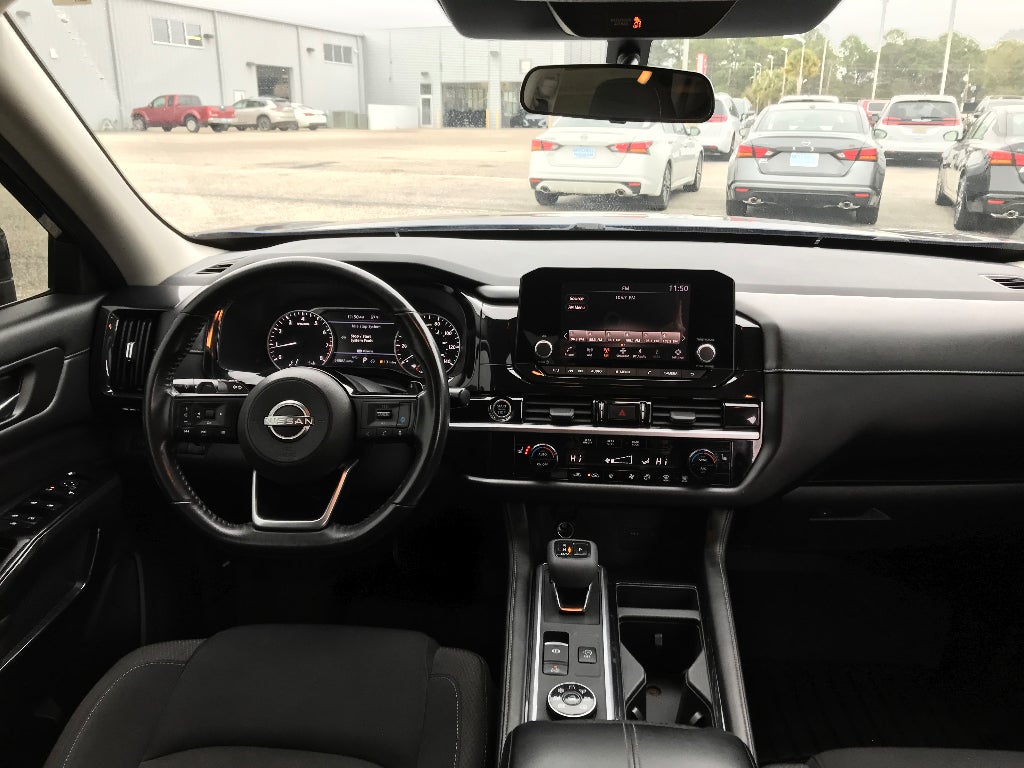 2022 Nissan Pathfinder SV