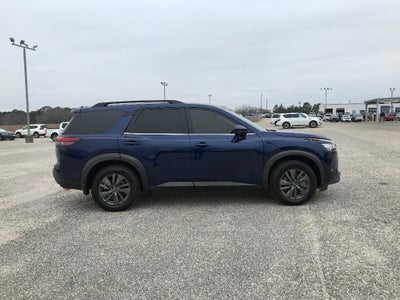 2022 Nissan Pathfinder SV