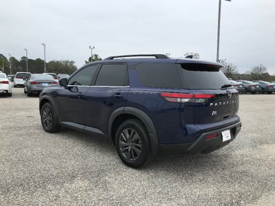 2022 Nissan Pathfinder SV