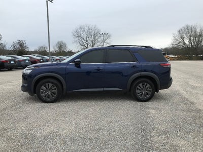 2022 Nissan Pathfinder SV