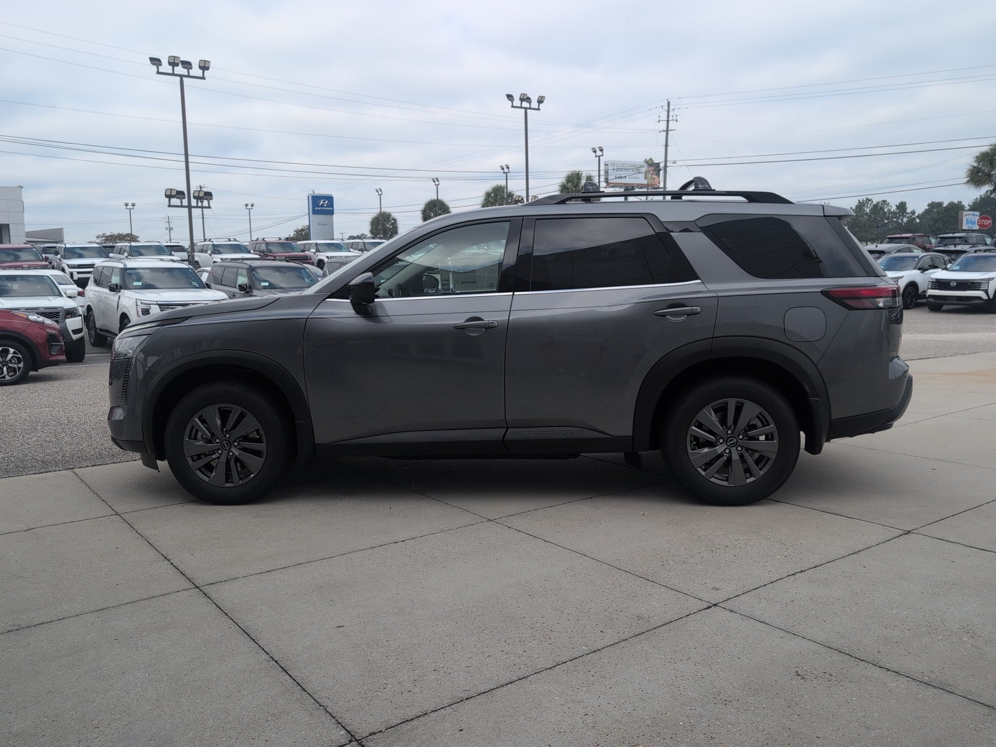 2026 Nissan Pathfinder SV