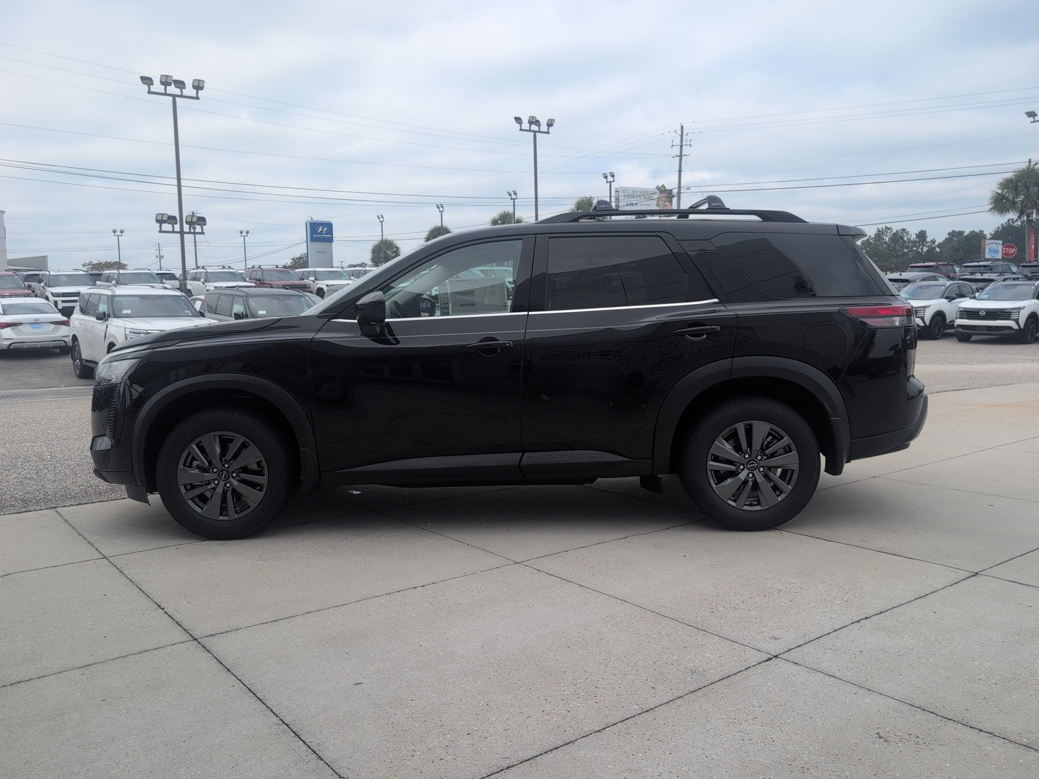 2026 Nissan Pathfinder SV