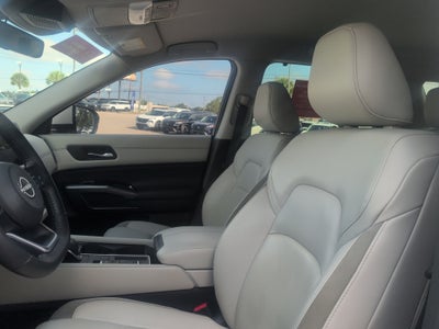 2024 Nissan Pathfinder SL