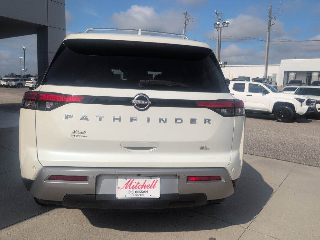 2024 Nissan Pathfinder SL
