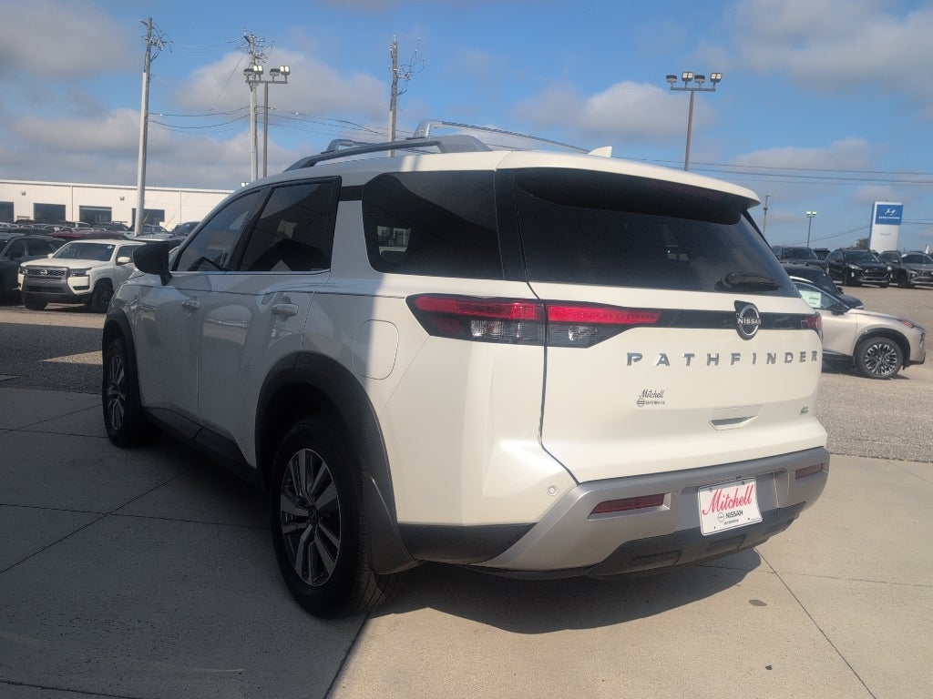 2024 Nissan Pathfinder SL
