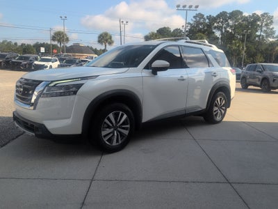 2024 Nissan Pathfinder SL