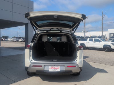 2024 Nissan Pathfinder SL