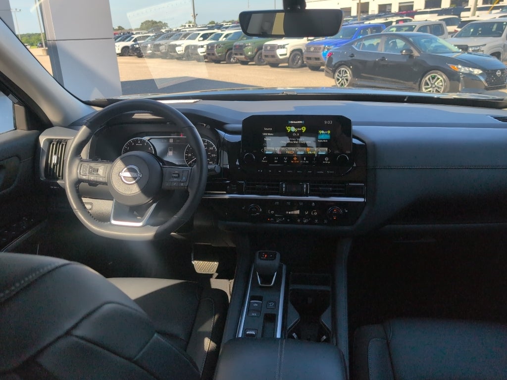 2025 Nissan Pathfinder SL