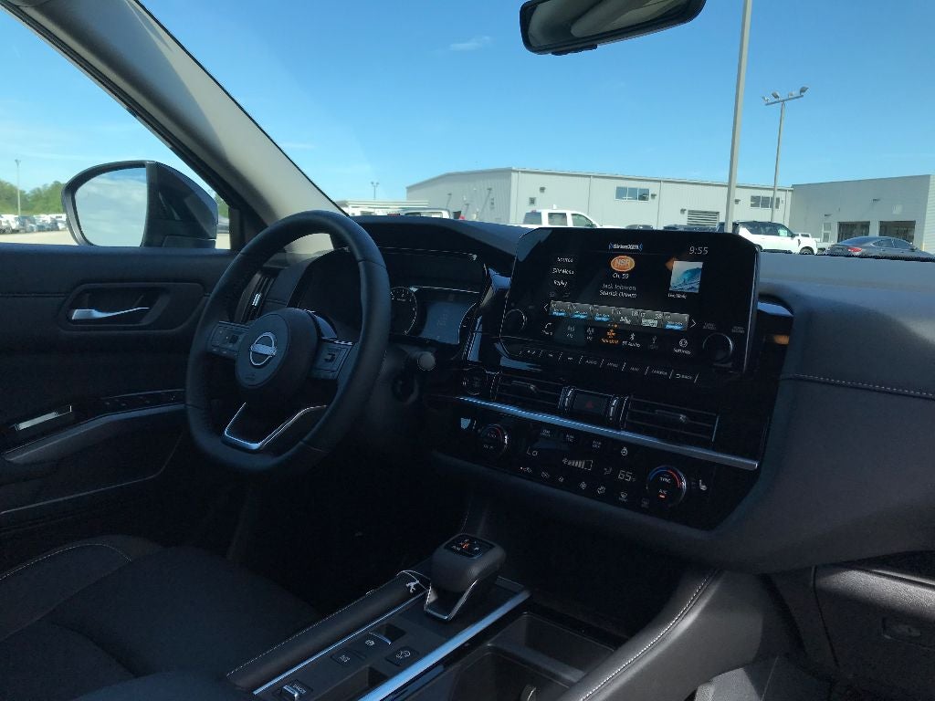 2025 Nissan Pathfinder SL